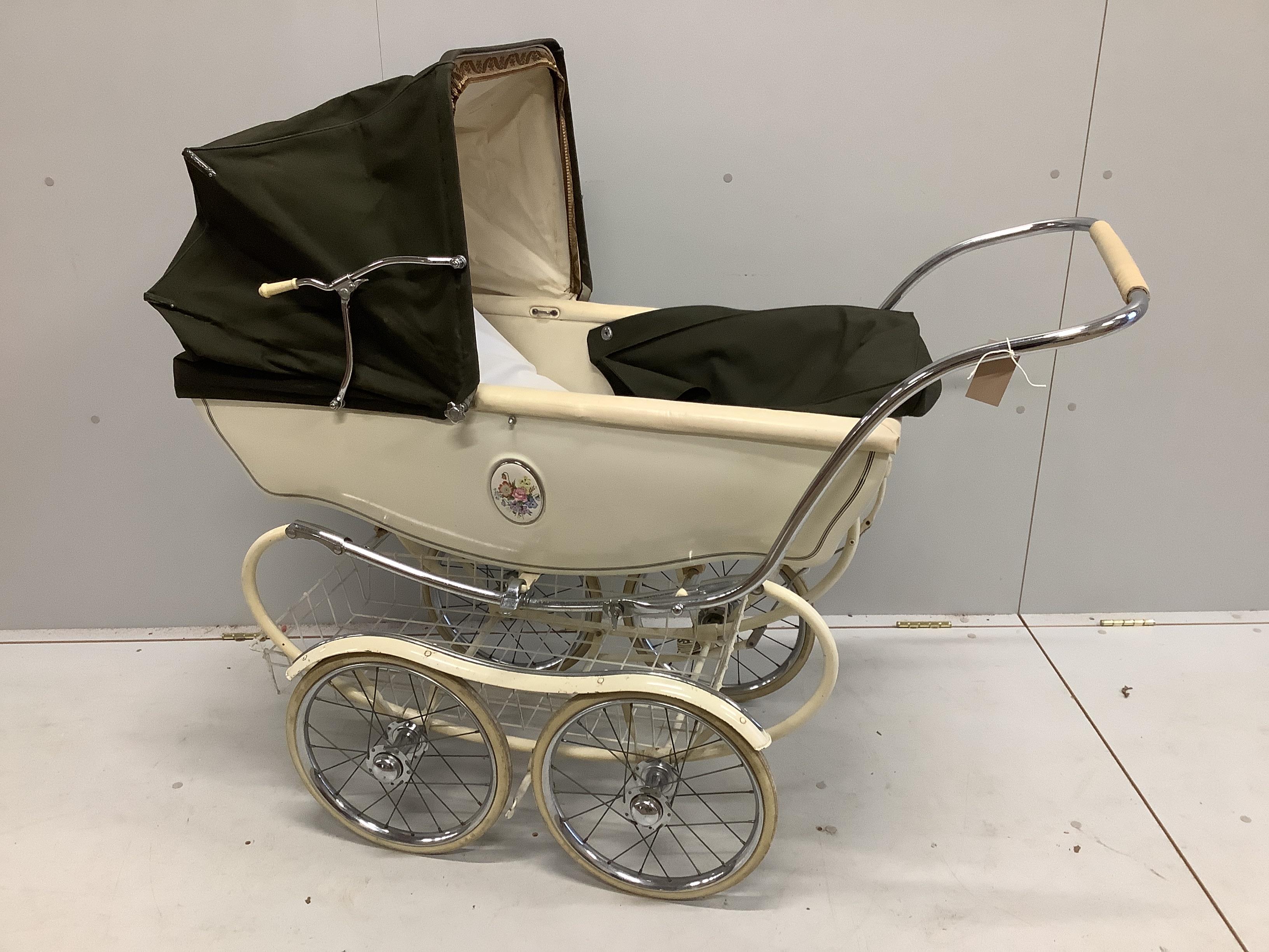 A vintage Silver Cross pram, height 112cm